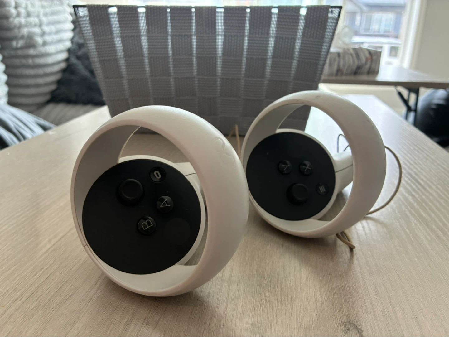 Meta Quest 2 VR Headset with Controllers - photo 4