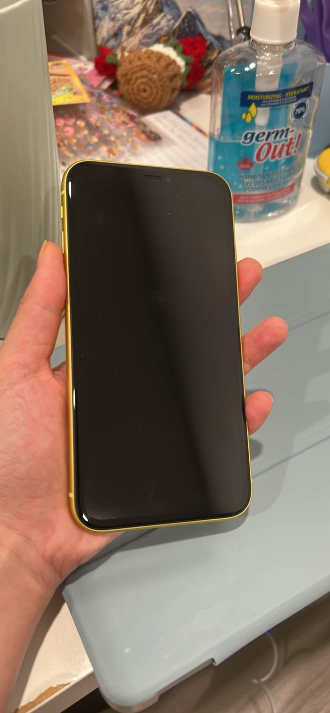 iPhone 11 Yellow 64GB UNLOCKED - VERY excellent Condition - photo 3