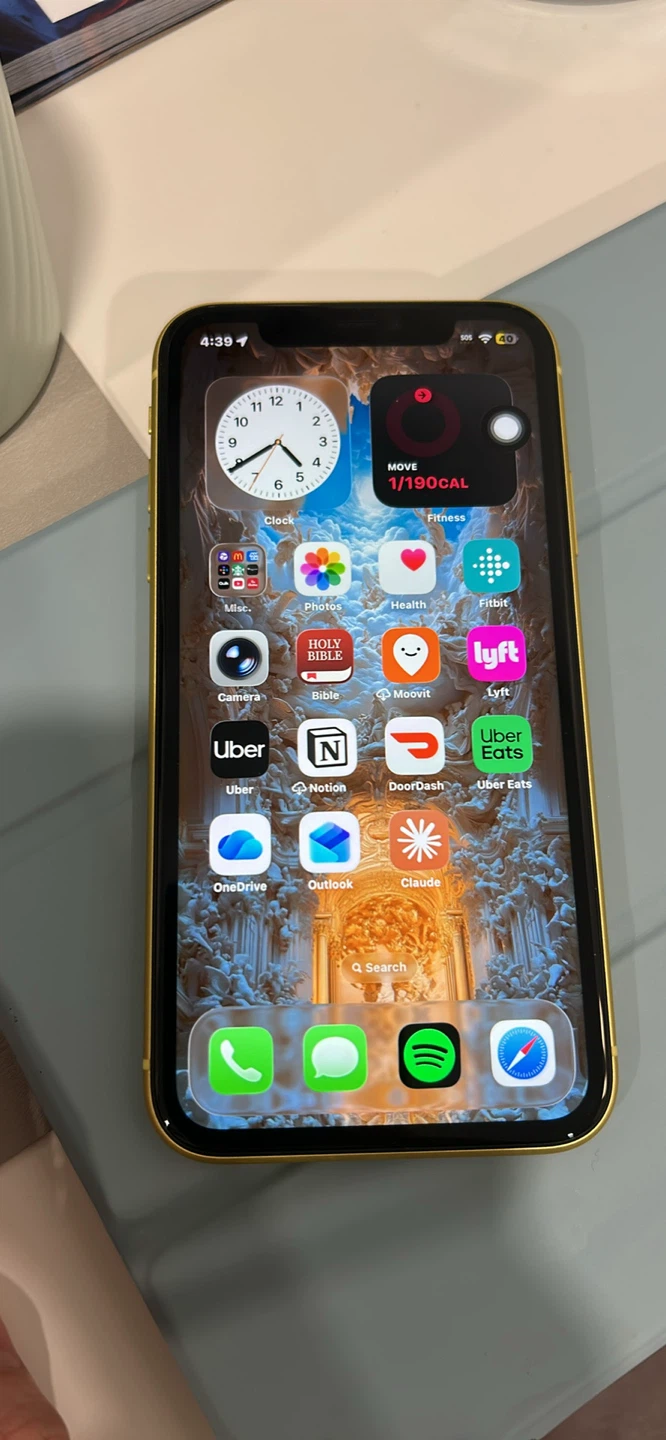 iPhone 11 Yellow 64GB UNLOCKED - VERY excellent Condition