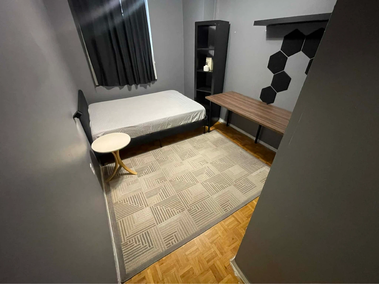 Bedroom for rent - photo 3