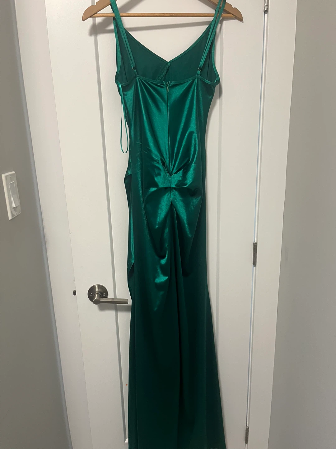 Emerald Green Satin Gown - photo 2