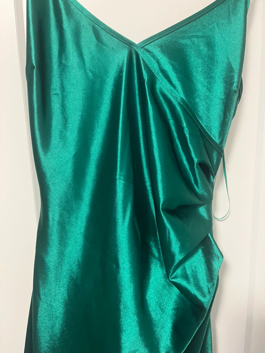 Emerald Green Satin Gown - photo 3
