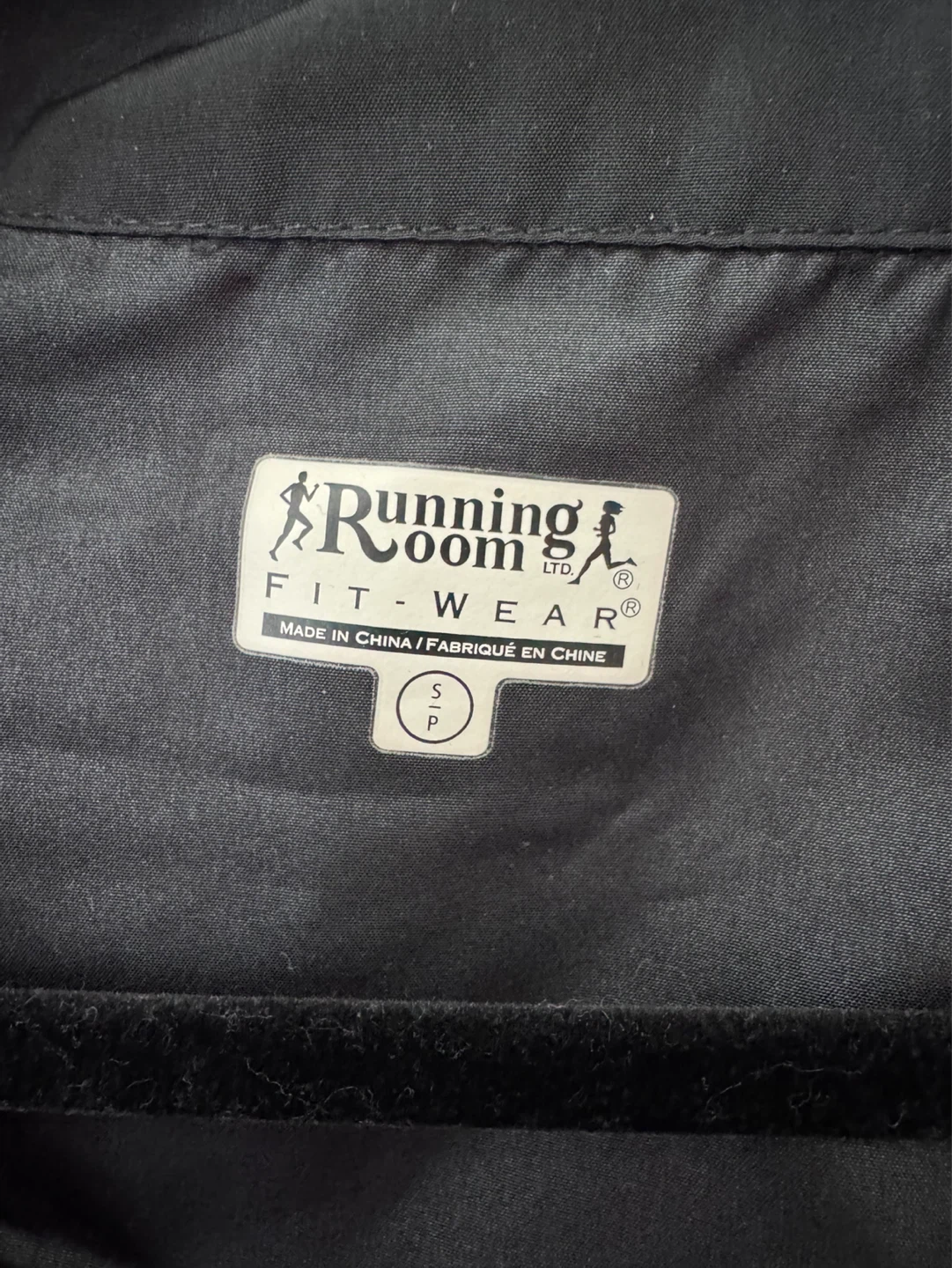 Running Room Fit-Wear Black Jacket Size S - photo 2