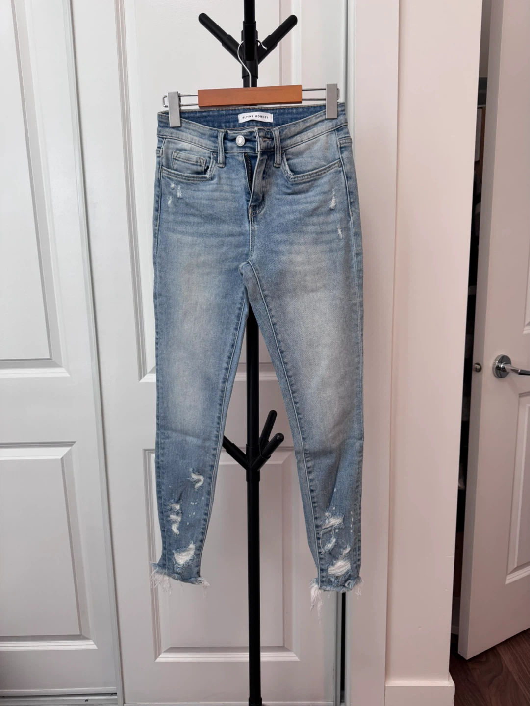 Flying Monkey Distressed Skinny Jeans Size 25 - photo 3