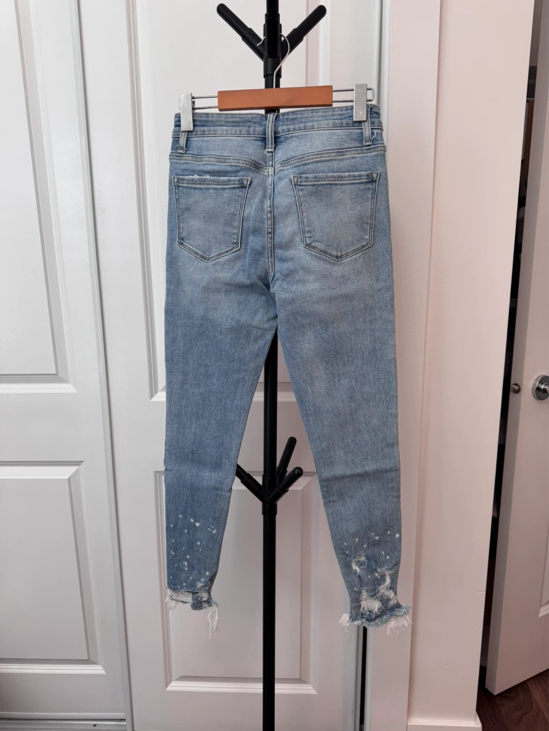 Flying Monkey Distressed Skinny Jeans Size 25 - photo 4