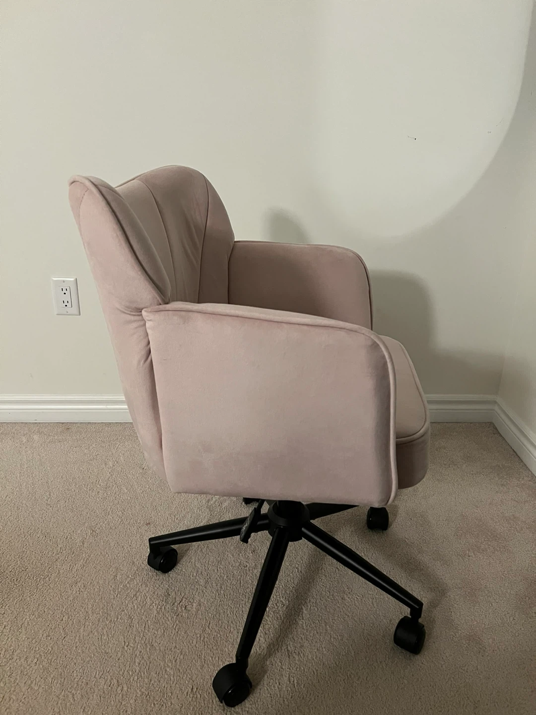 Light Pink Velvet Chair - photo 4