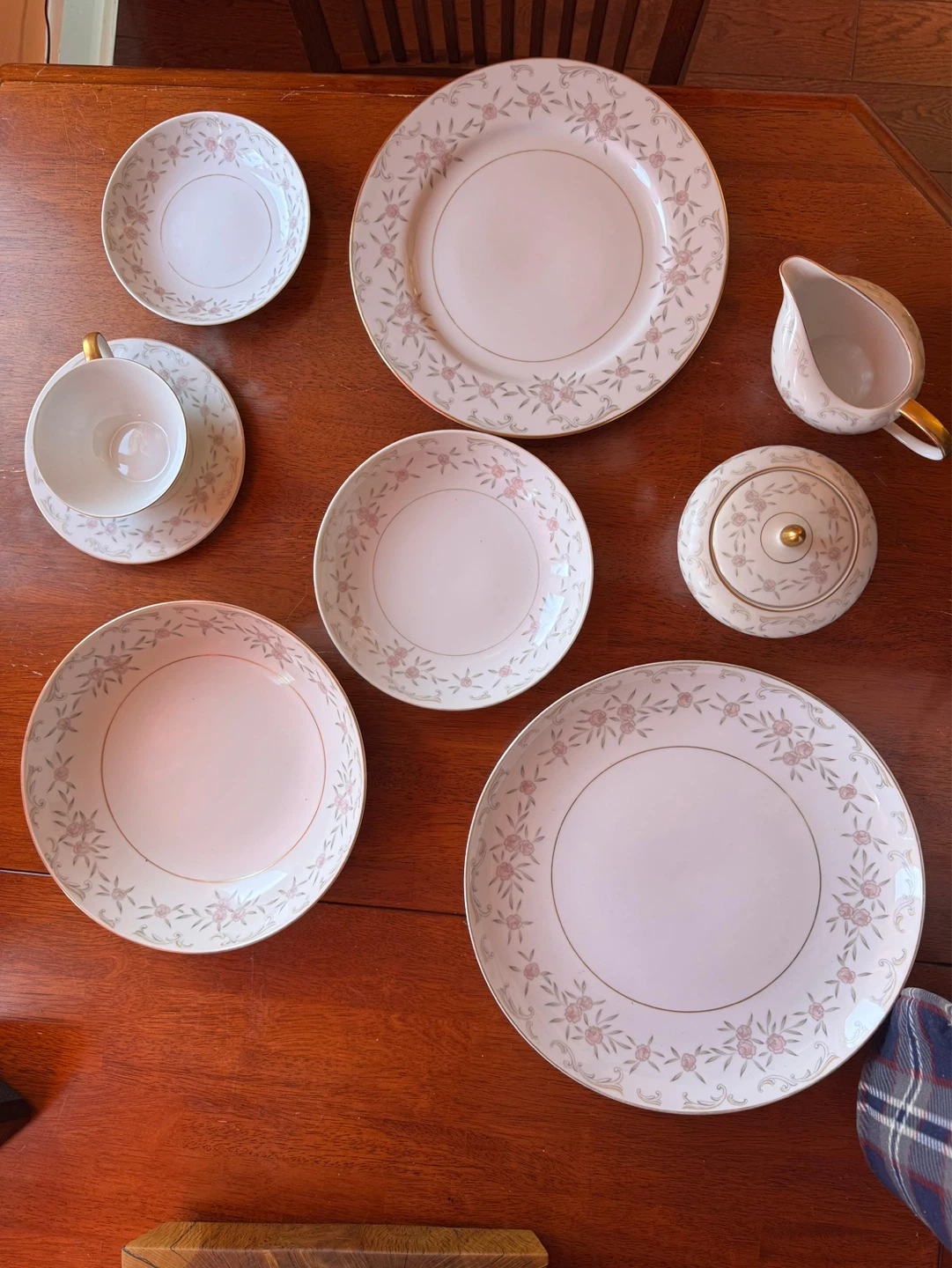 Vintage Mikasa - 75  pieces serving Mikasa Fine China Loretta
