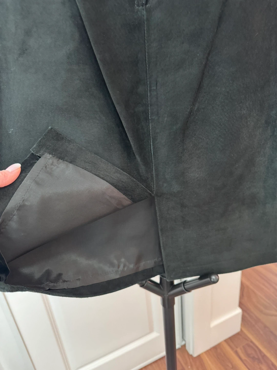 Danier Black Suede and Leather Skirt - Size 4 - photo 3