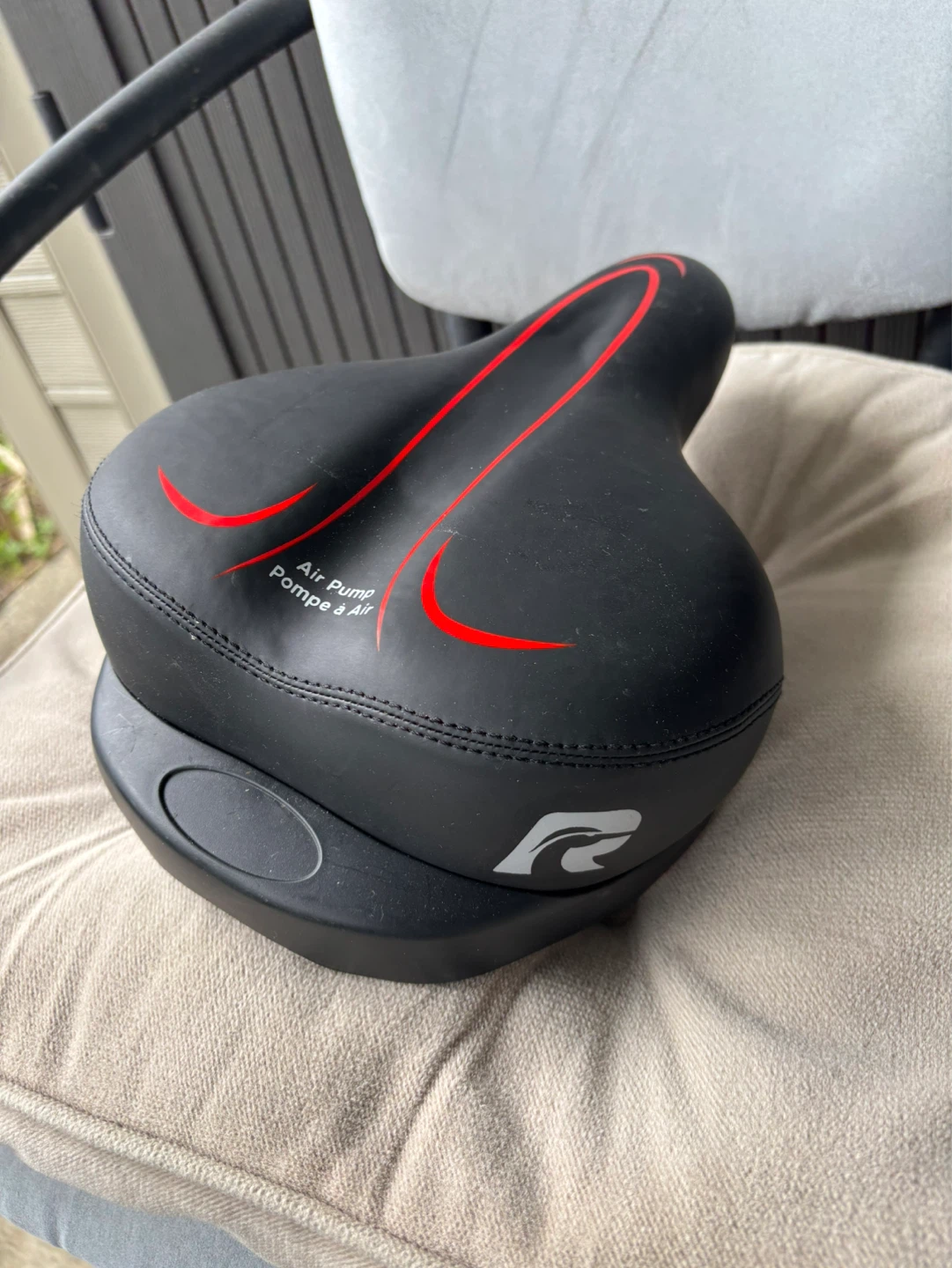 Raleigh comfort Bicycle Saddle with Air Pump