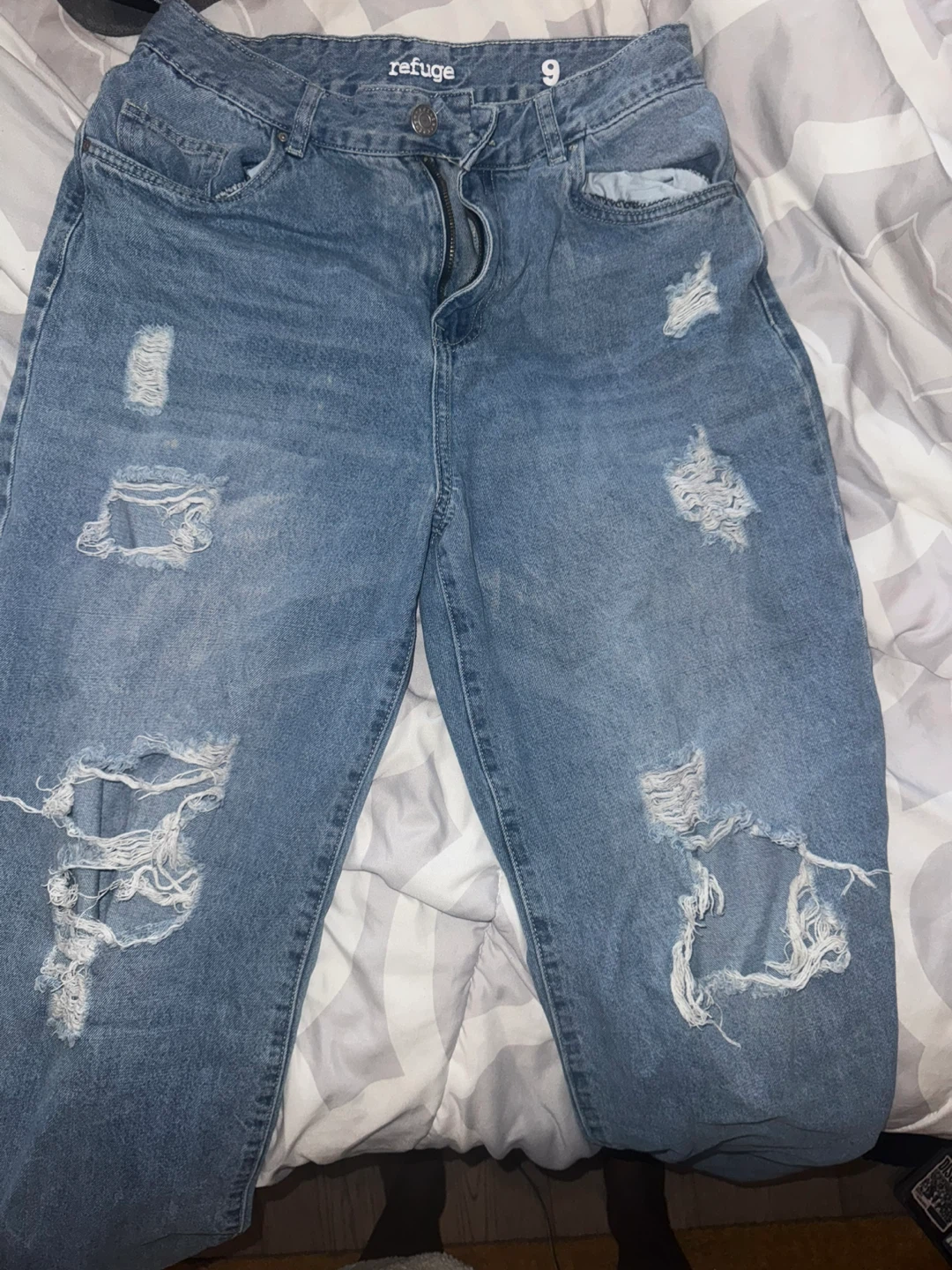 Refuge Ripped Mom Jeans Size 9