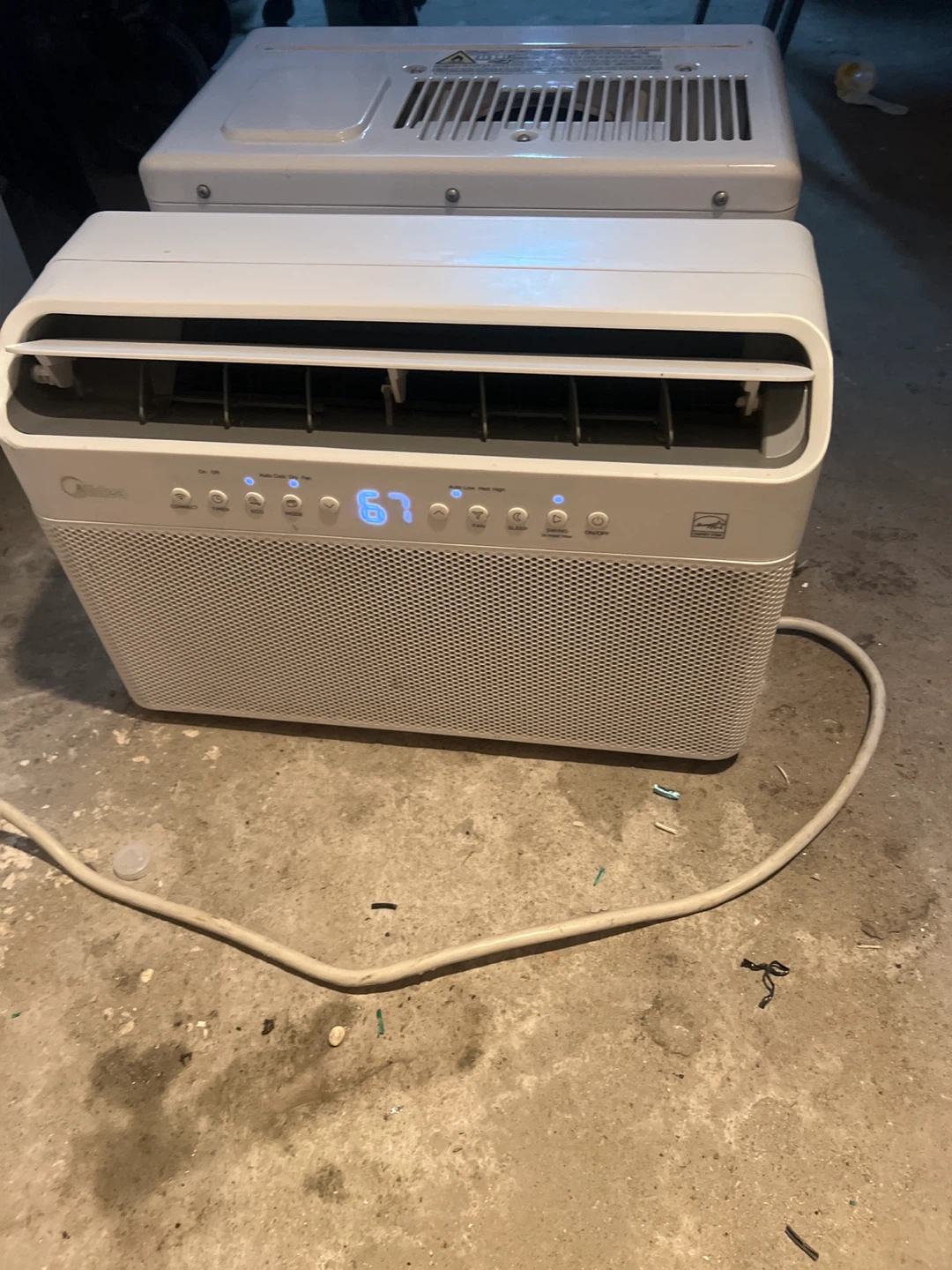 Midea Window Air Conditioner - photo 2