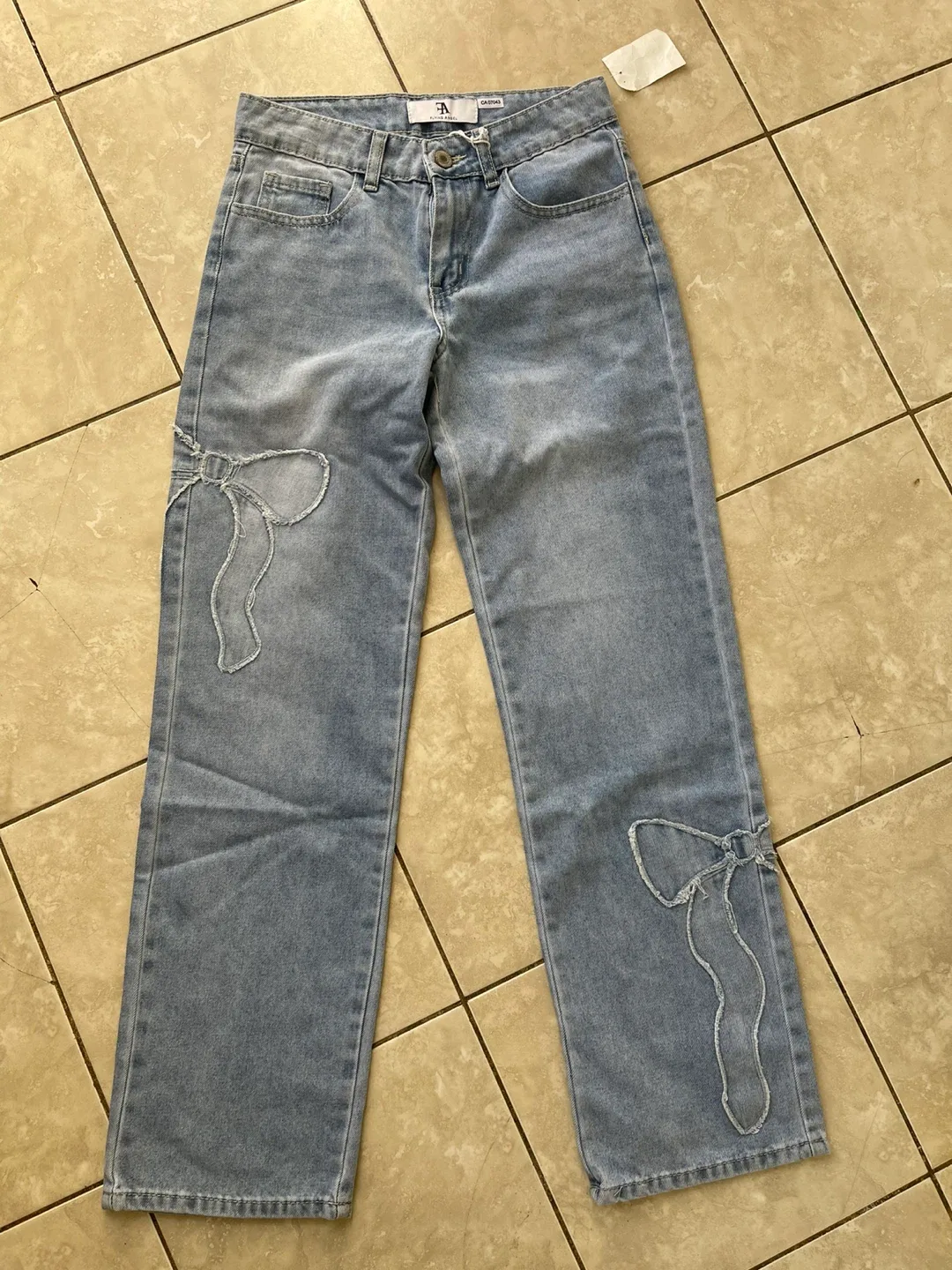 Flying Angel Light Wash Jeans with Bow Detail - Size 1/25
