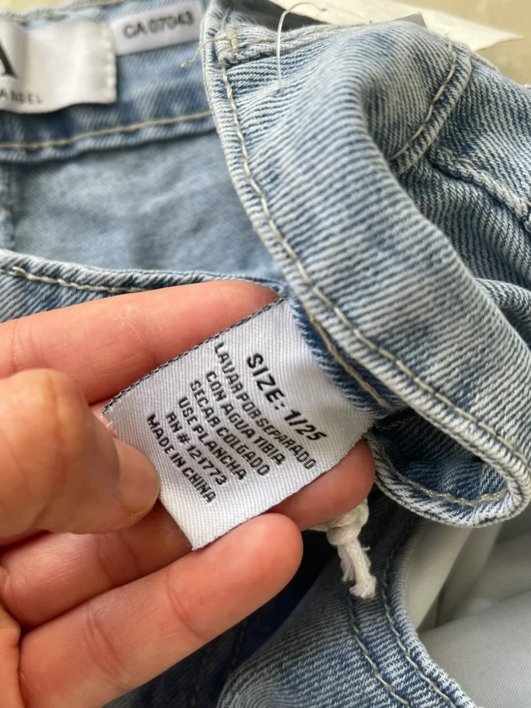 Flying Angel Light Wash Jeans with Bow Detail - Size 1/25 - photo 4