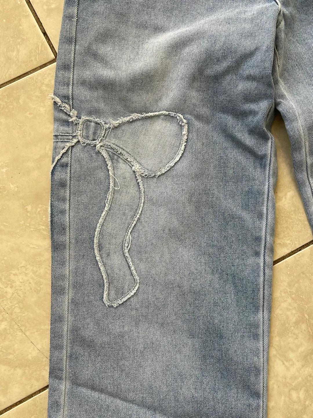Flying Angel Light Wash Jeans with Bow Detail - Size 1/25 - photo 2