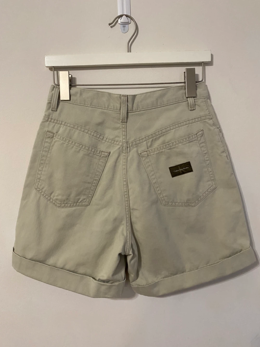 Calvin Klein vintage cuffed khaki shorts - photo 2