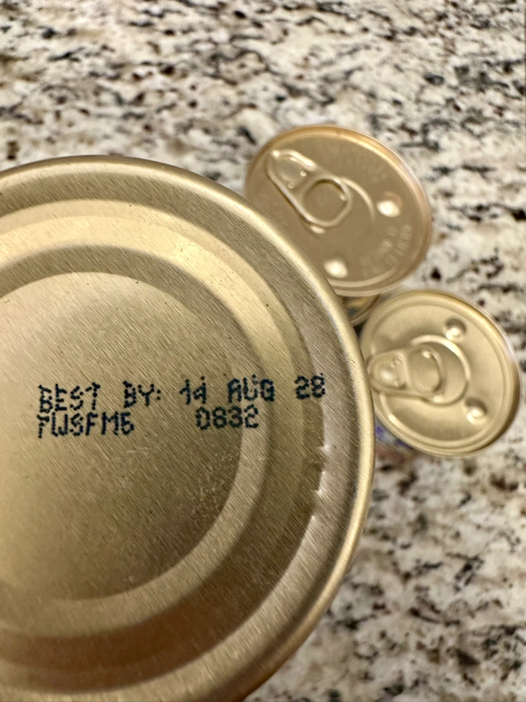 4 x 3oz Wellness cat food + 1x 5.5oz Rawz can - photo 4