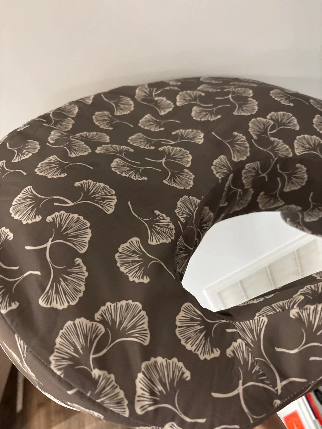 Nursing Pillow with Ginkgo Leaf Pattern - photo 4