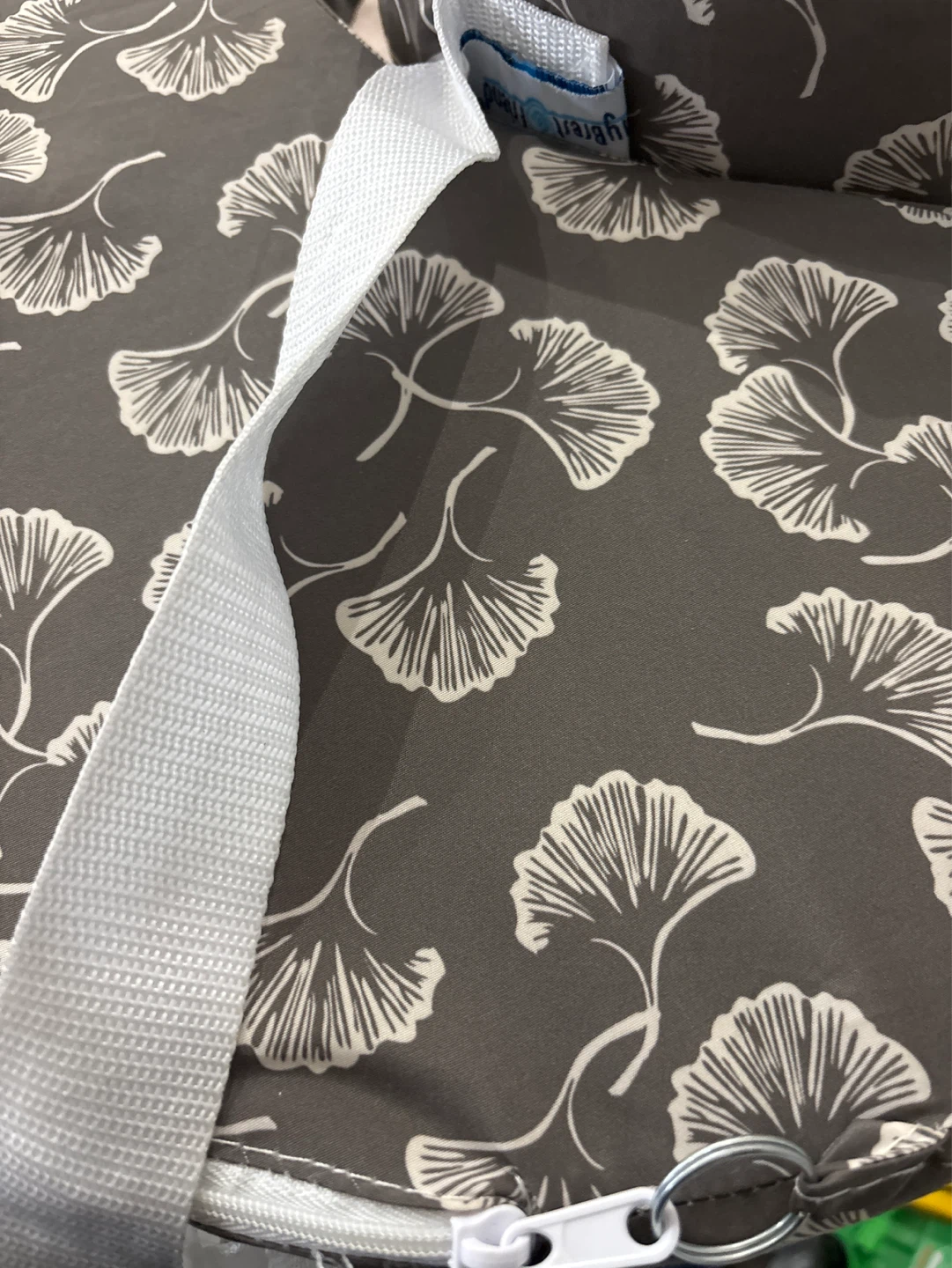 Nursing Pillow with Ginkgo Leaf Pattern - photo 2