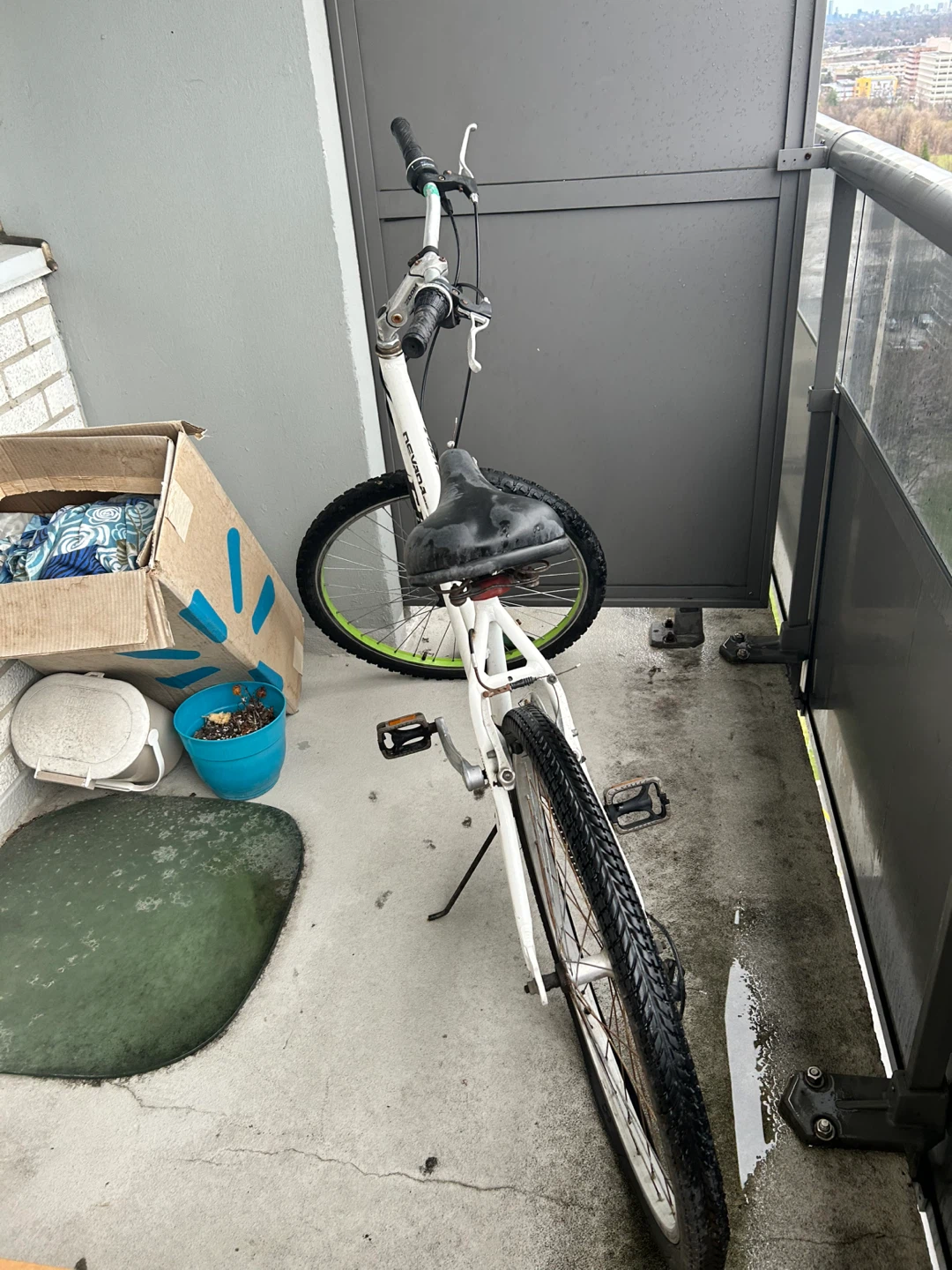 White CCM bike 24 inchs