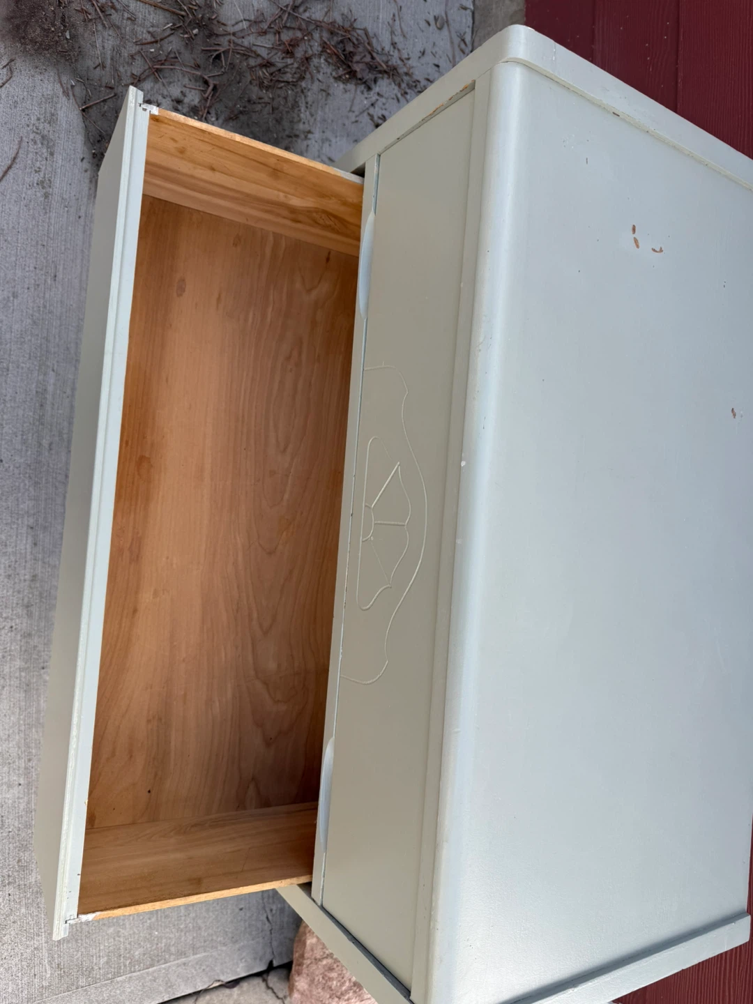 Vintage Solid Wood 3-Drawer Dresser - photo 4