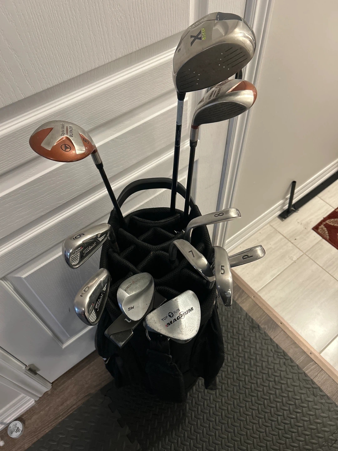 Wilson Golf Bag with Assorted Clubs - photo 2