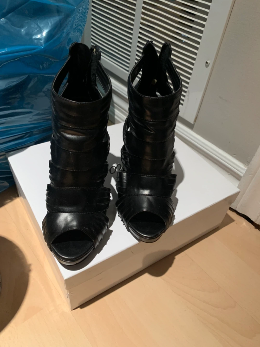 ALDO Black Strappy Peep-Toe Heel s Size 7