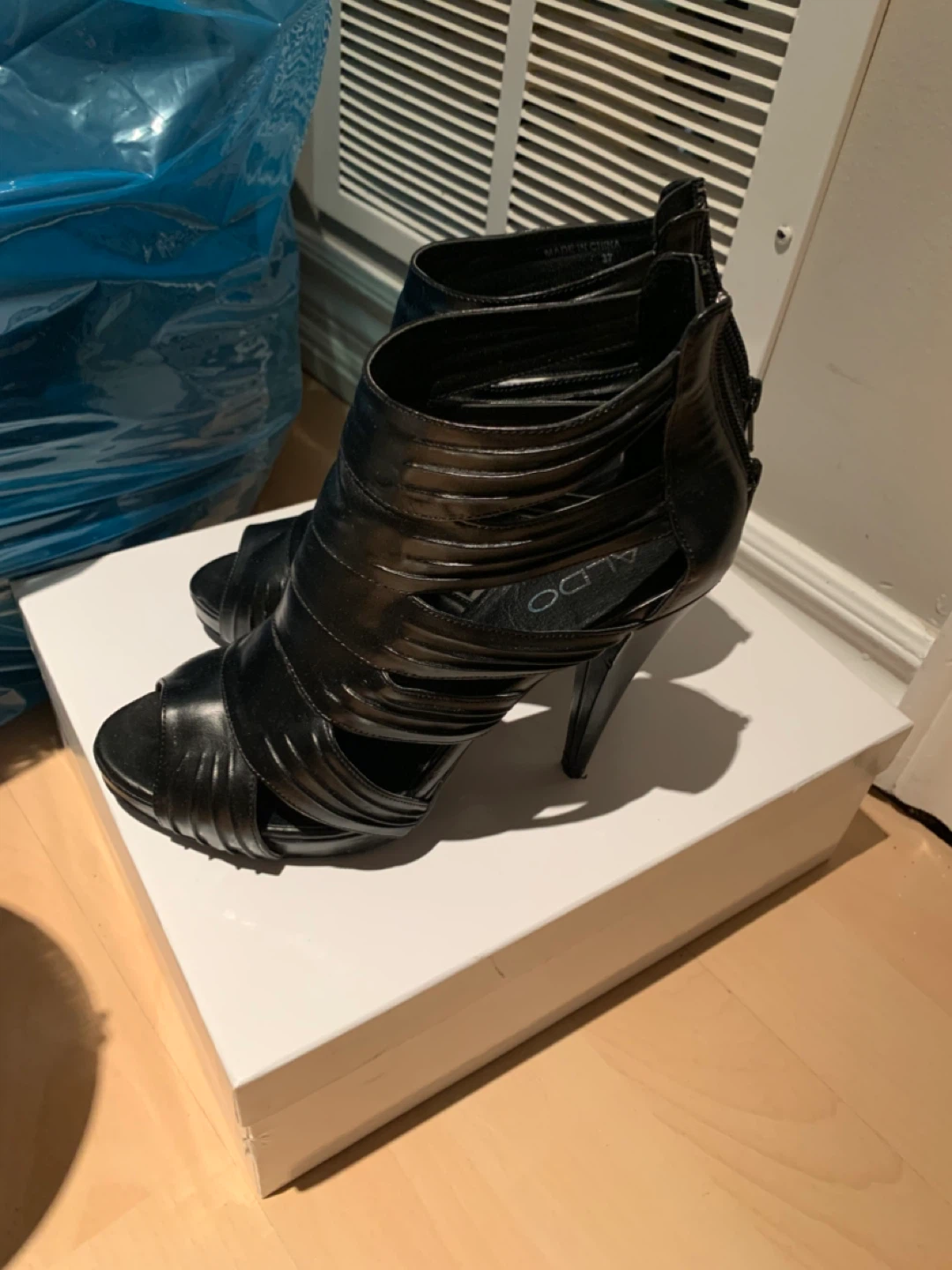 ALDO Black Strappy Peep-Toe Heel s Size 7 - photo 2