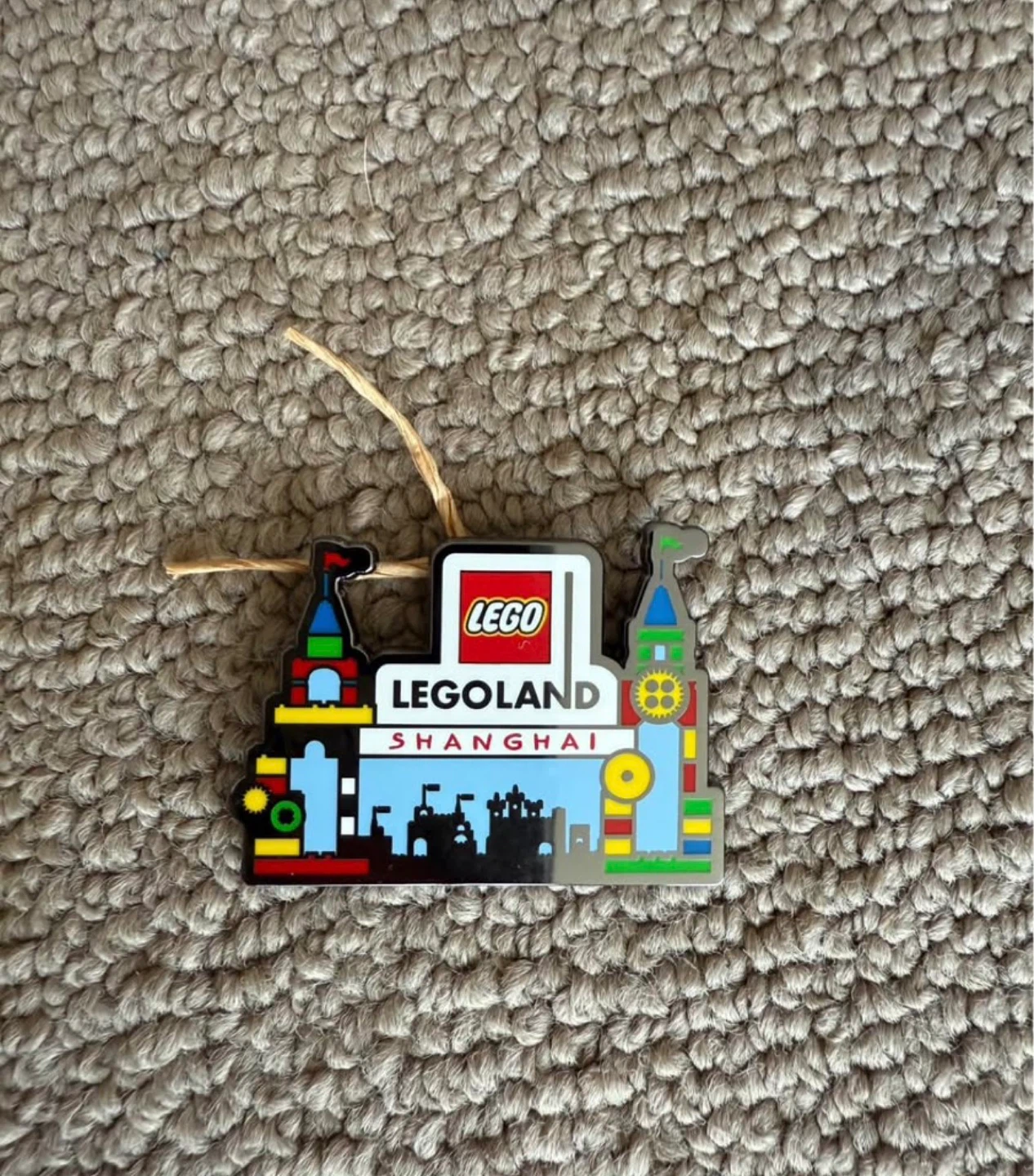 LEGO Legoland Shanghai Enamel Button Pin - photo 2