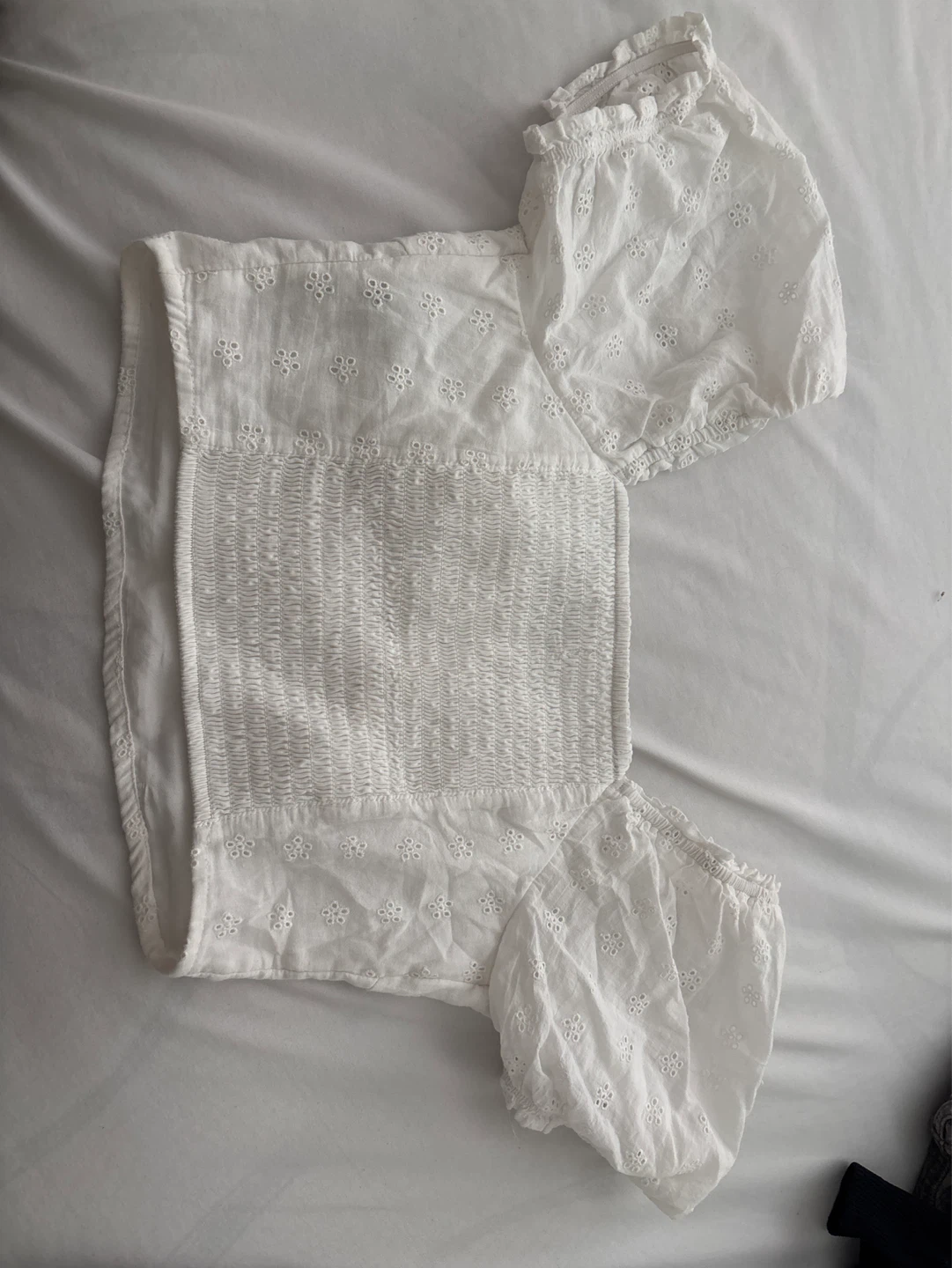 Hollister White Eyelet Cropped Top - Size XS - photo 2