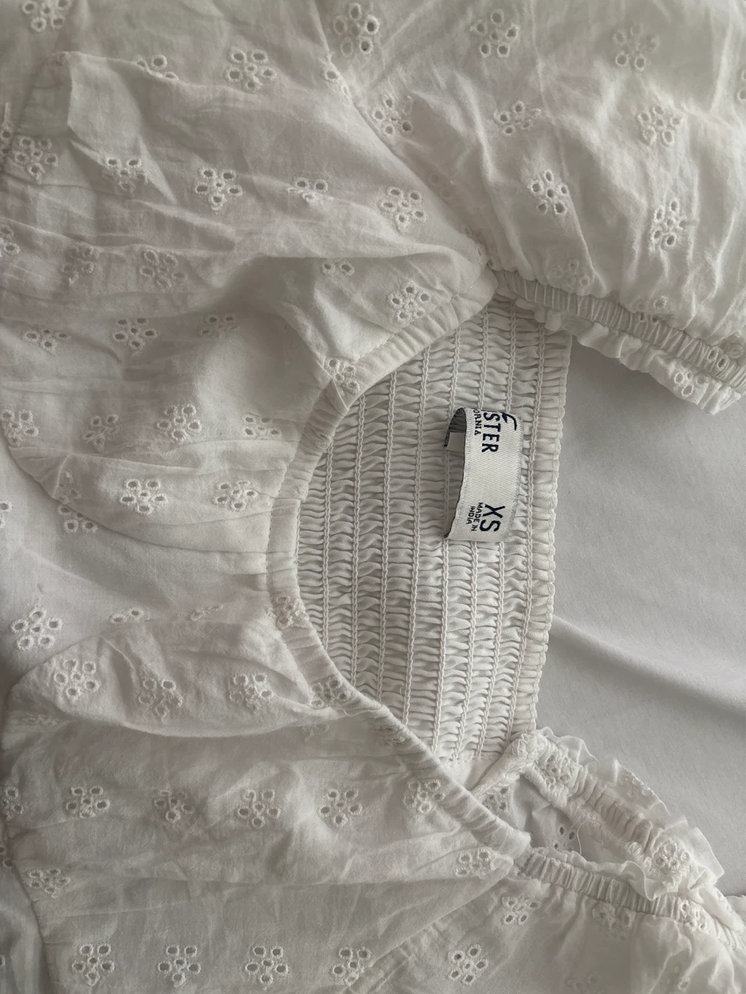 Hollister White Eyelet Cropped Top - Size XS - photo 3