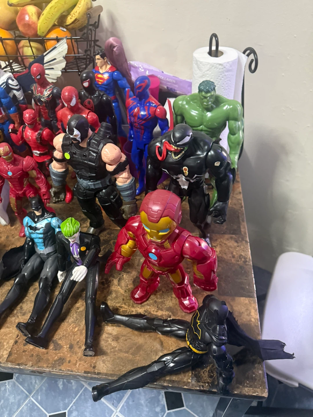 26 Marvel and DC Action Figures Lot - photo 3