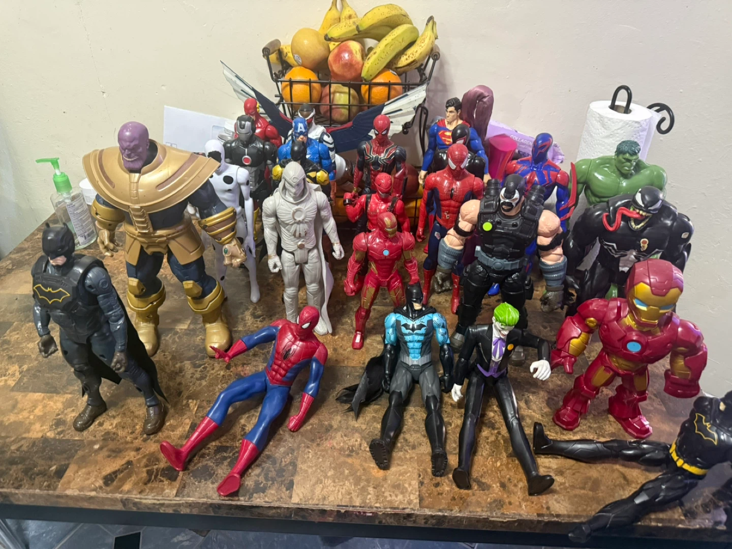 26 Marvel and DC Action Figures Lot - photo 2