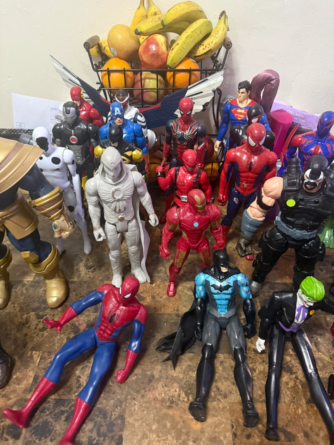 26 Marvel and DC Action Figures Lot - photo 4
