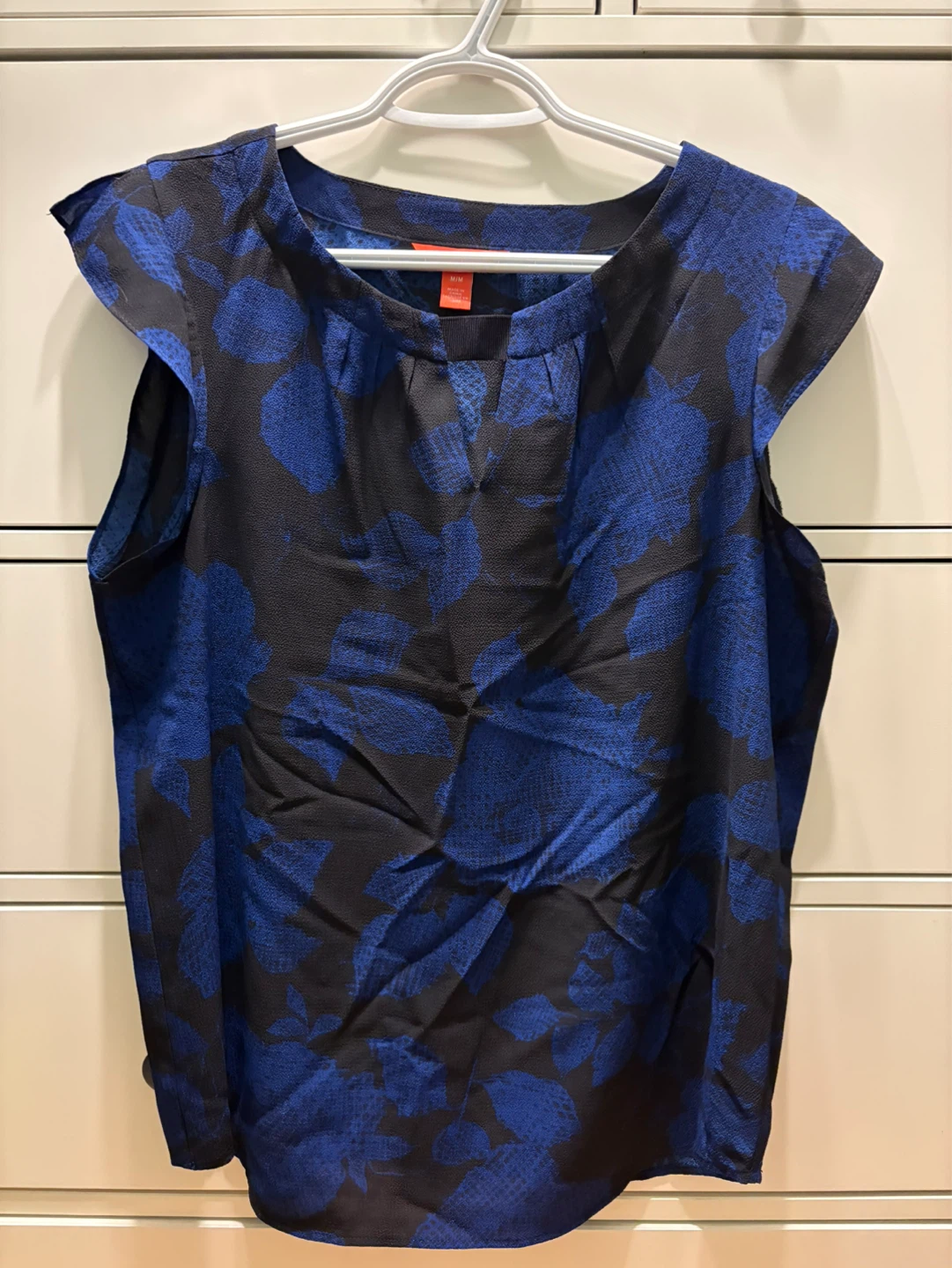 Women’s Shirt Size Medium $3 firm