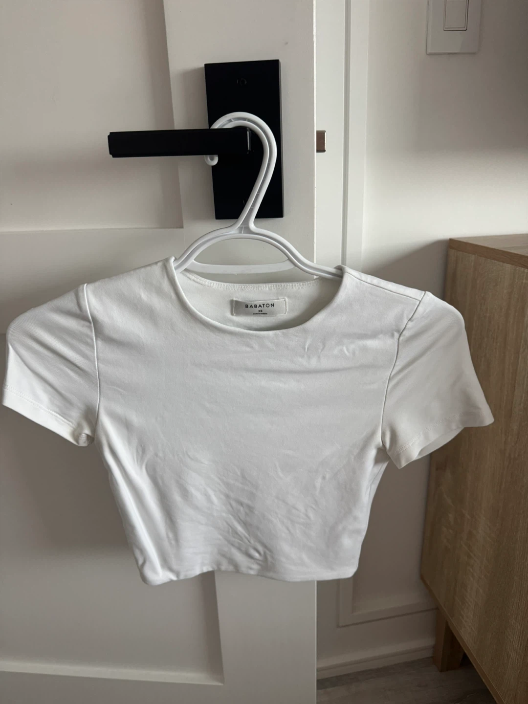 Babaton & Contour Cropped T-Shirts (Black, White, Pink) - photo 4