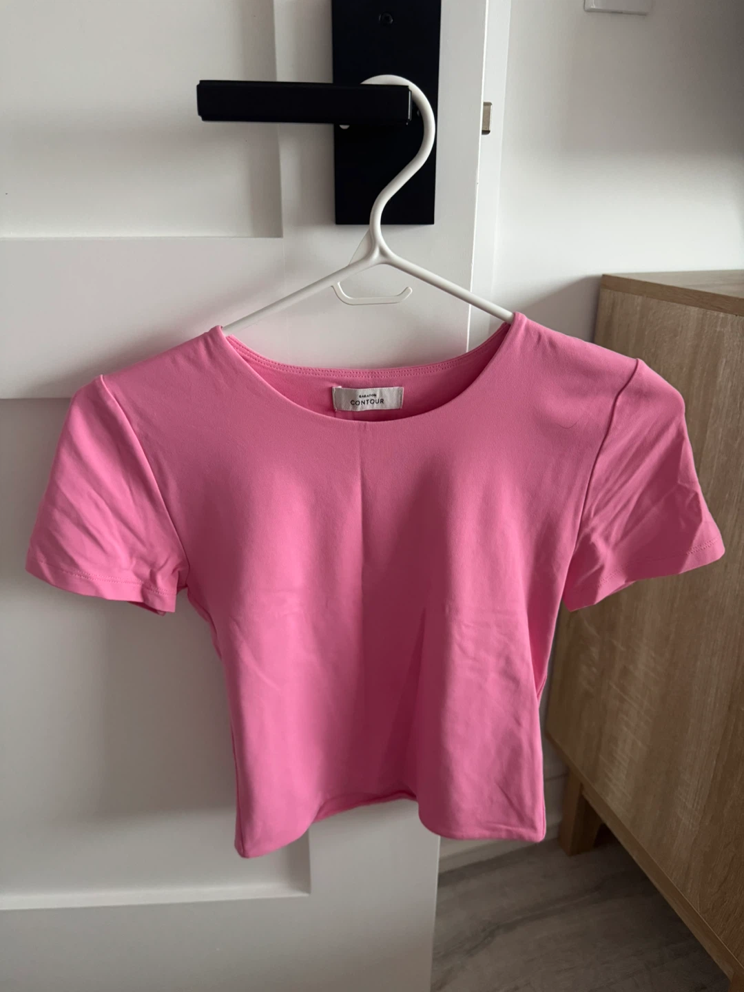 Babaton & Contour Cropped T-Shirts (Black, White, Pink) - photo 2