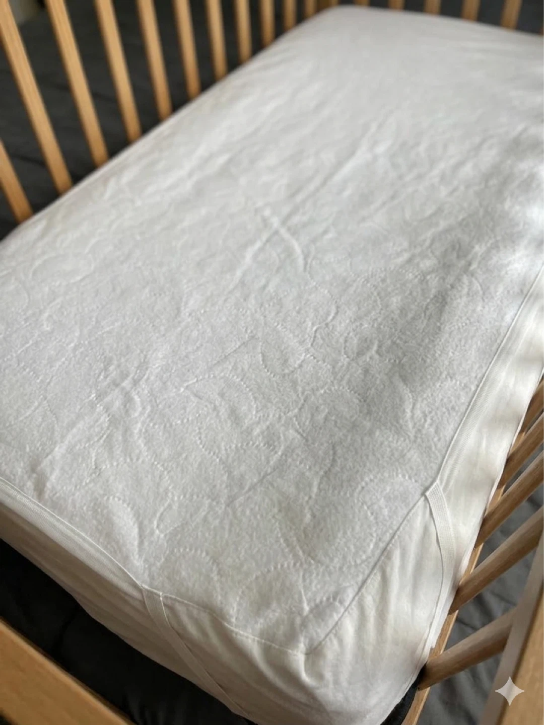 White quilted mattress protector - photo 2