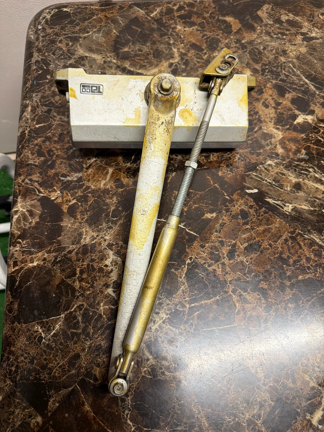 Taso Door Closer