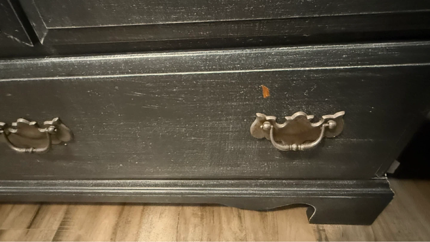 Gorgeous solid wood dresser - photo 4