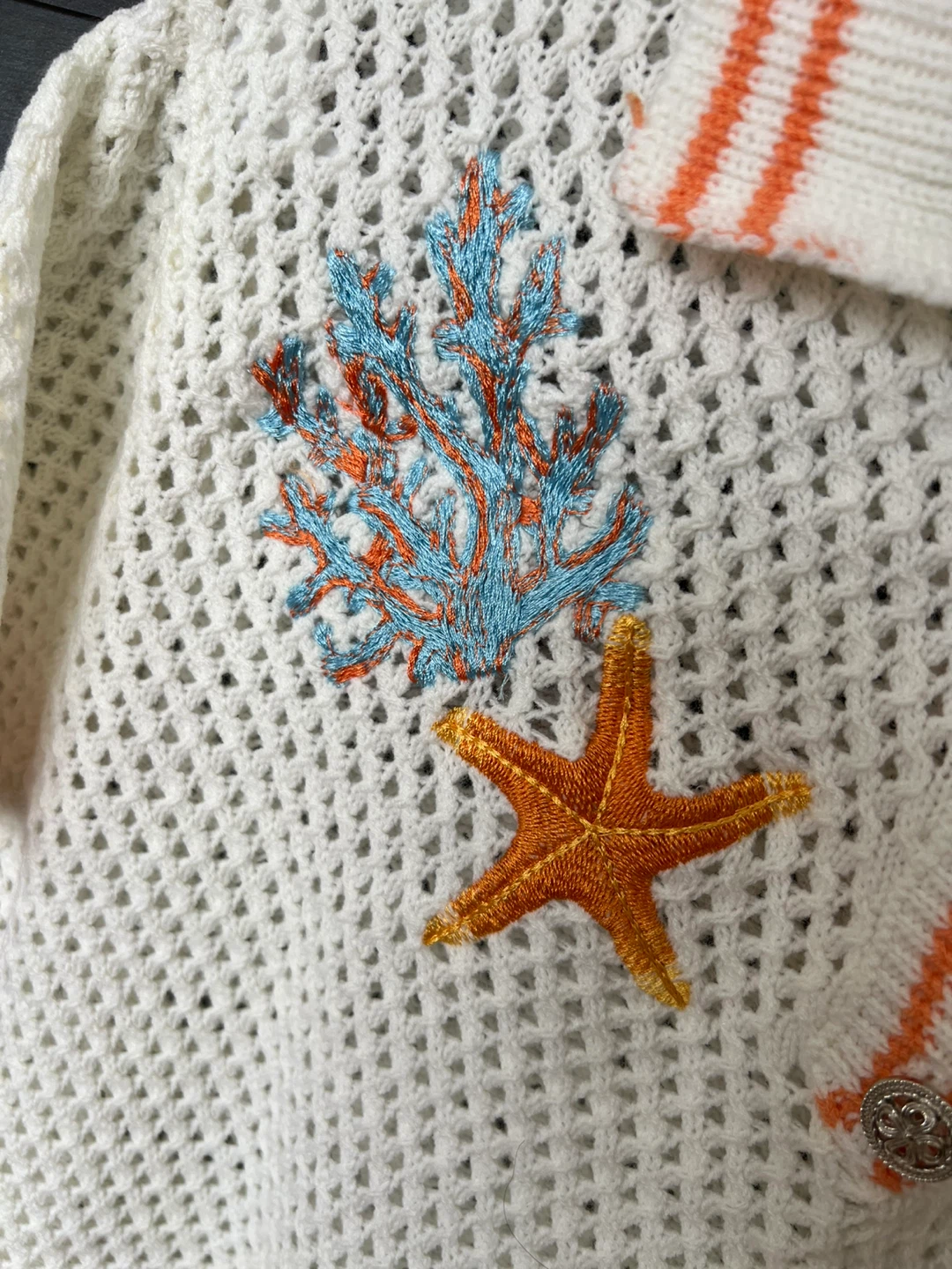 White Knit Polo Shirt with Embroidered Seashells and Coral - photo 2