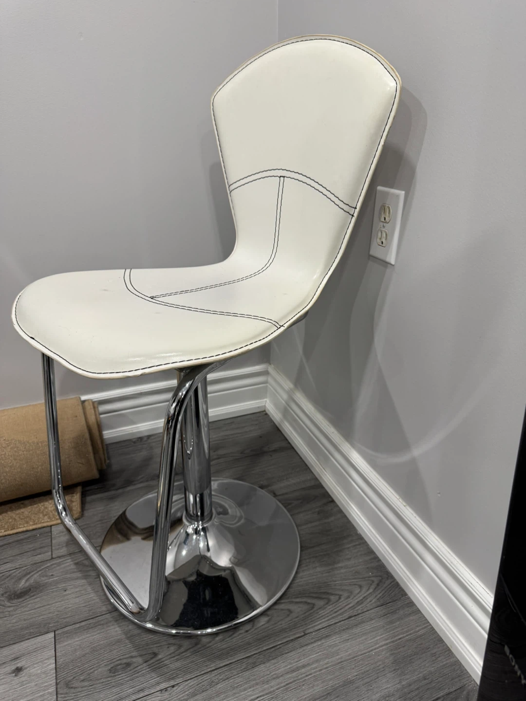 White adjustable bar stool with chrome base - photo 2