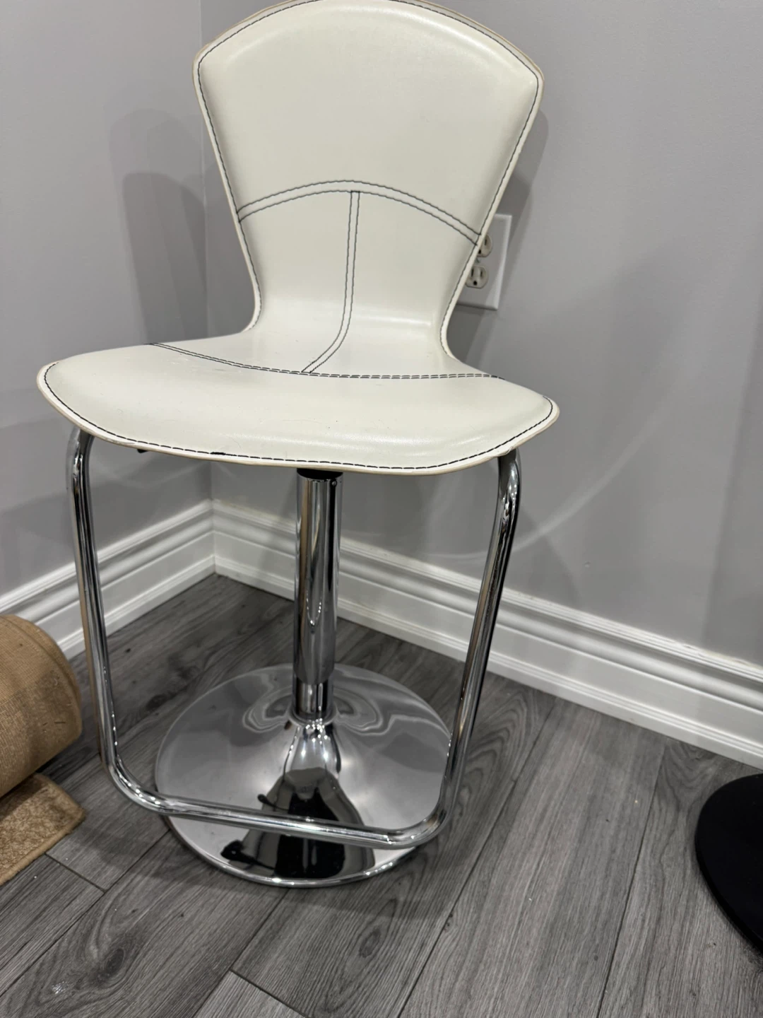 White adjustable bar stool with chrome base - photo 3