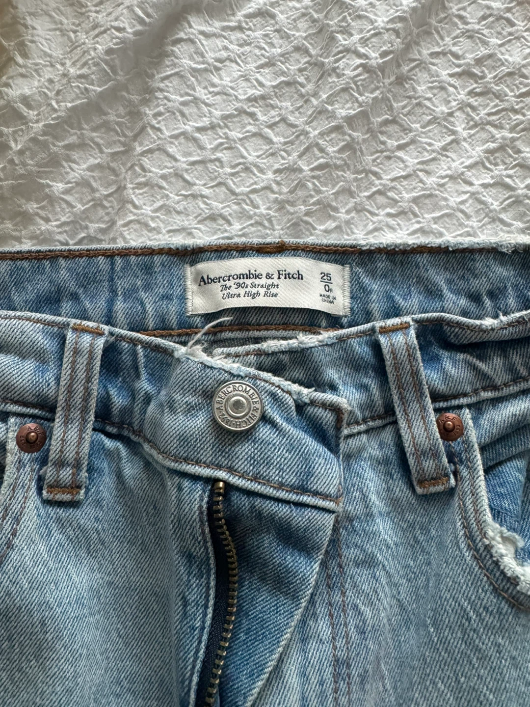 Abercrombie & Fitch The '90s Straight High Rise Jeans Size 25