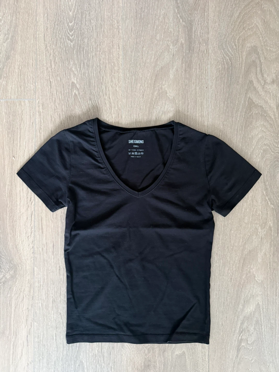 She Is Mono Black V-Neck Tight T-Shirt - photo 3