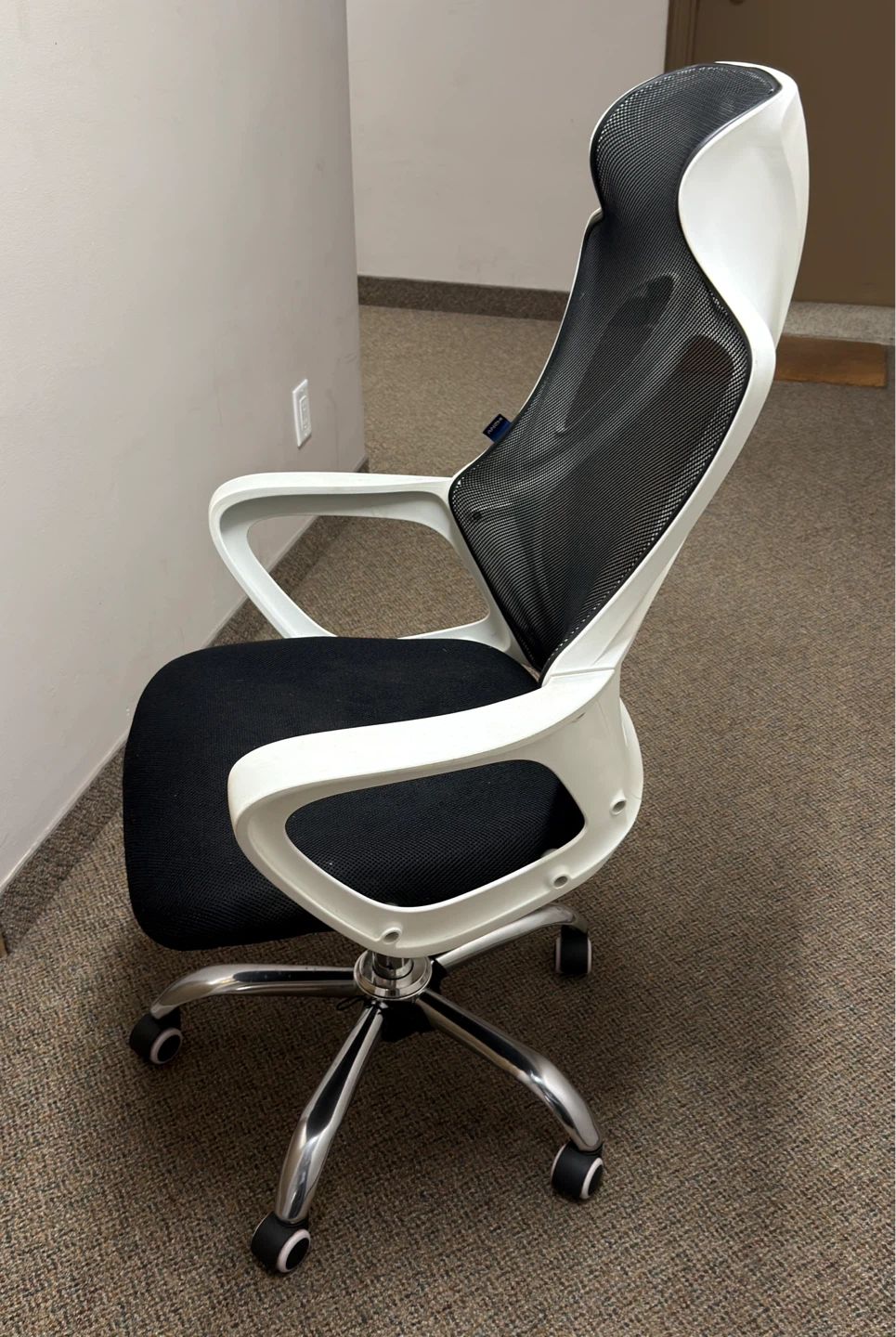Ergonomic Mesh Office Chair - photo 3