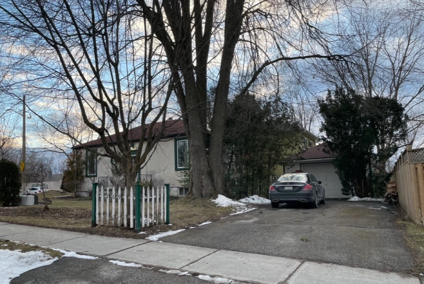2 Bedroom Main floor for rent  Newmarket