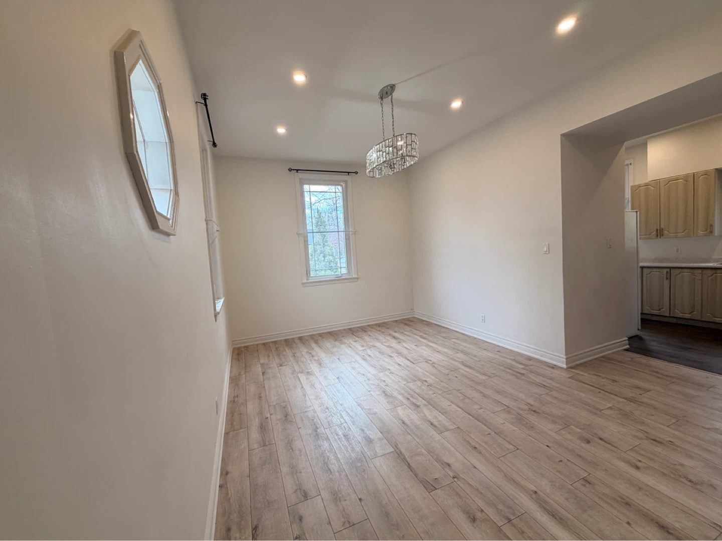 2 Bedroom Main floor for rent  Newmarket - photo 3