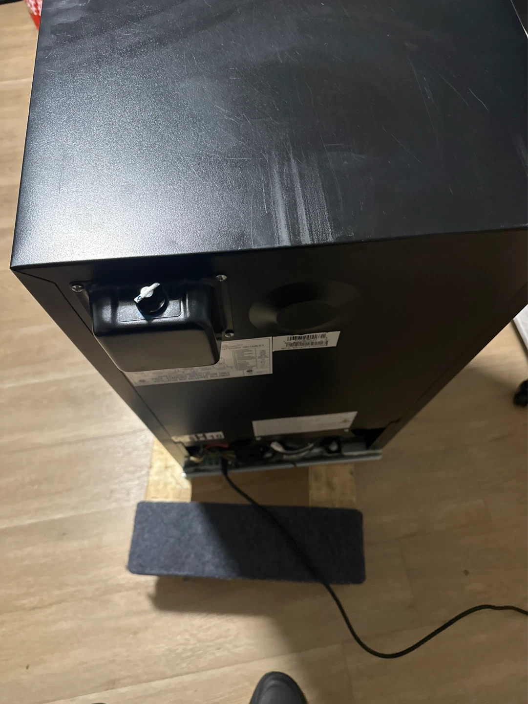 Danby Beverage Cooler Refrigerator - photo 3