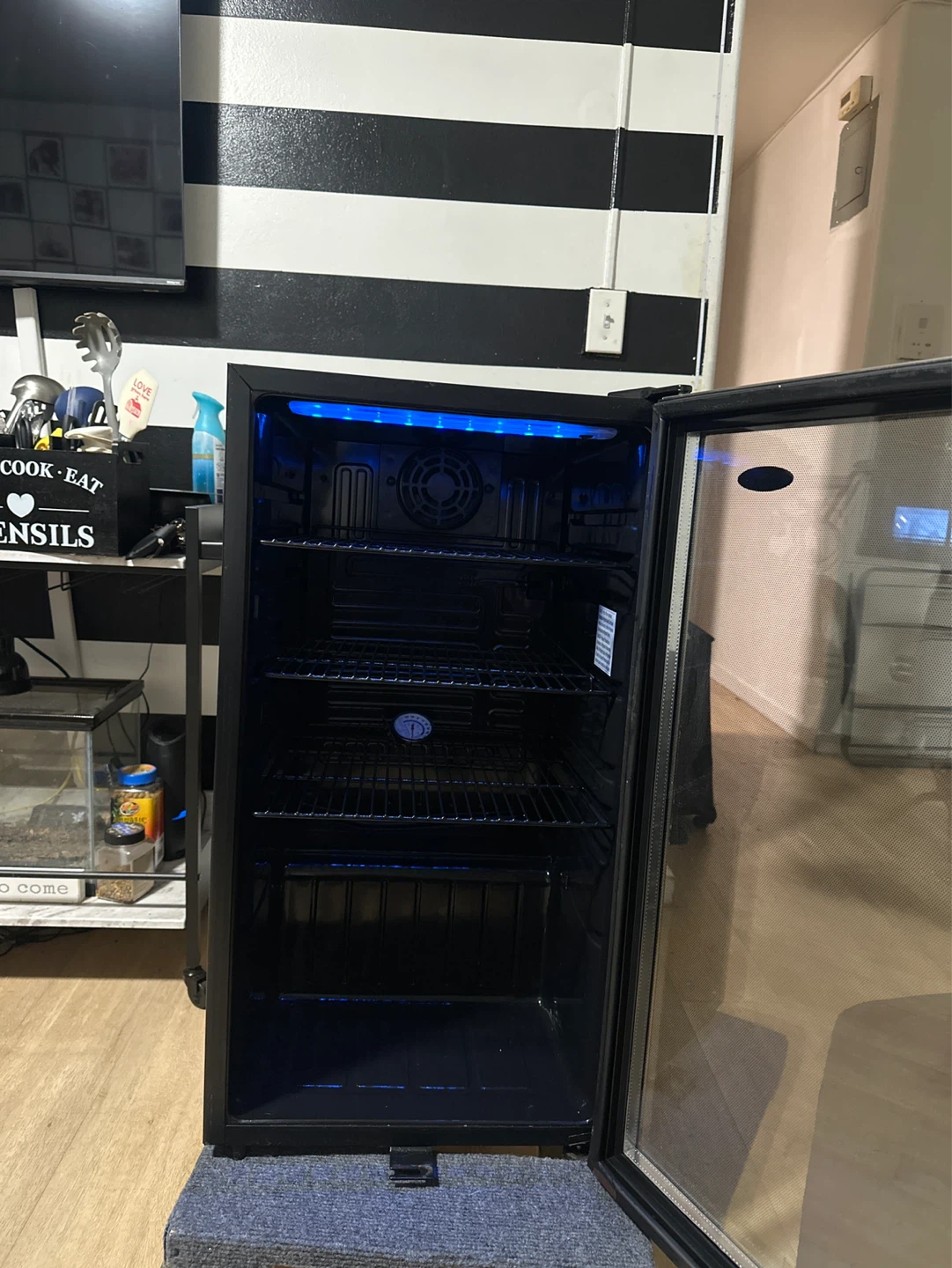 Danby Beverage Cooler Refrigerator - photo 2