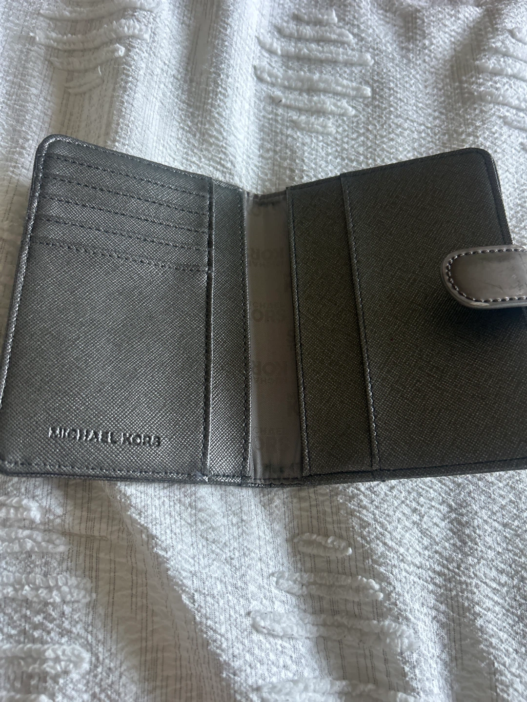 Michael Kors passport holder - photo 2